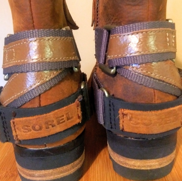 Sorel Lolla Booties - Picture 2 of 5
